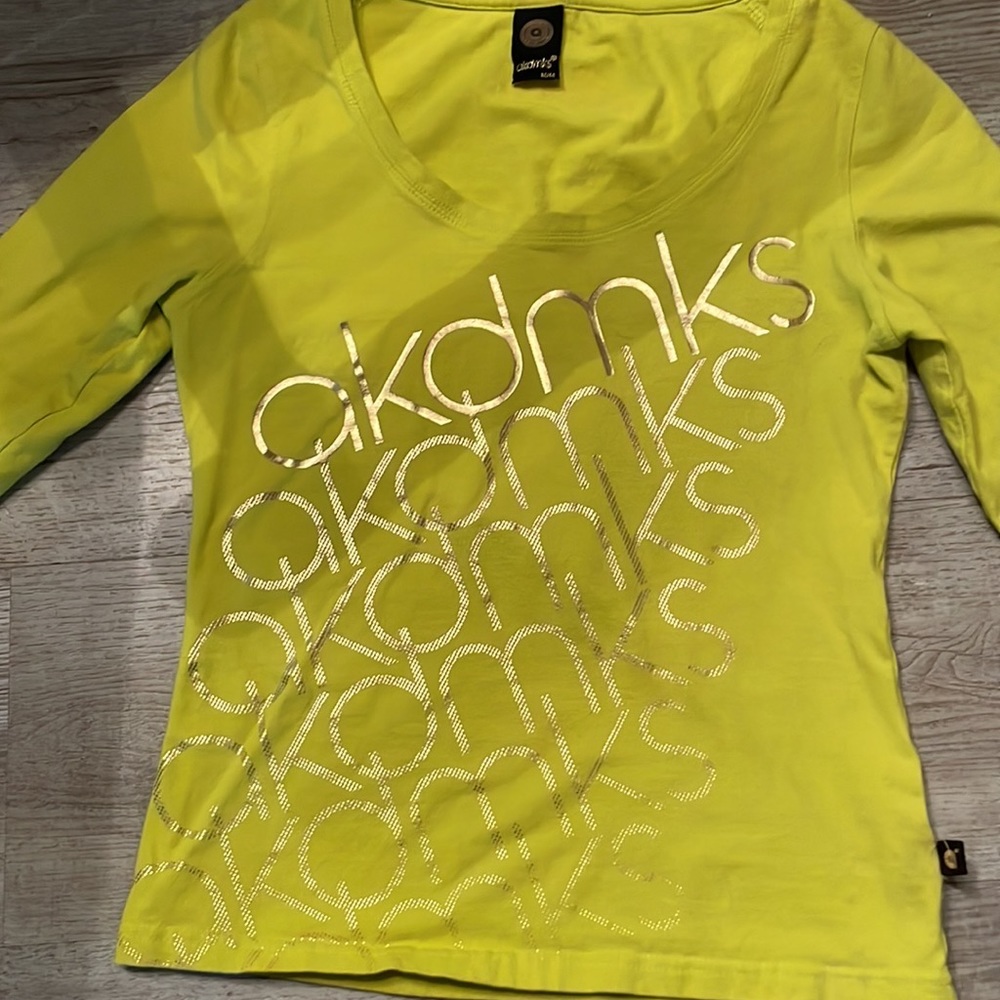 AKDMKS long sleeve green top